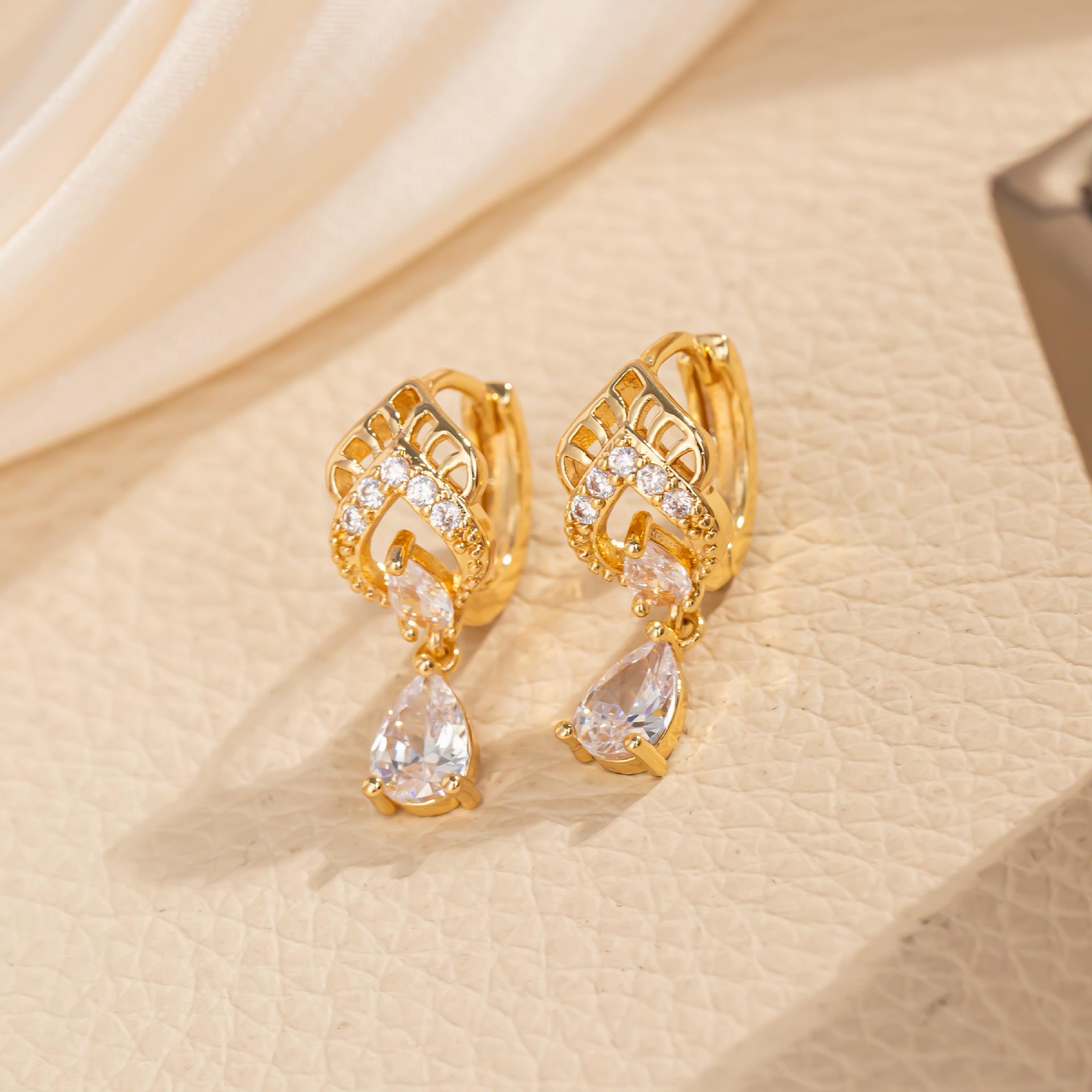 Crystal Zirconia Ear Cuff & Heart Earrings: European & American Light Luxury, Fashionable & Versatile.
