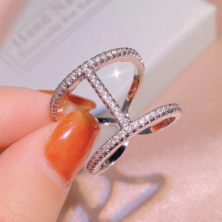 New European and N Fashion Style Circular Hollow Diamond Ring Ring Female Cross Ring Female