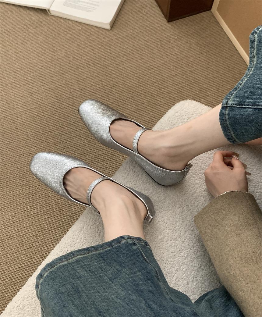 

French inner heightening single shoes Mary Jane shoes 2025 spring and autumn new versatile one-word buckle with soft leather single shoes grandma shoe 39 серебряный