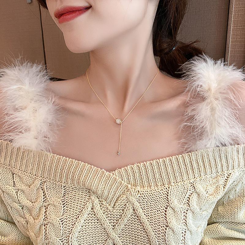 Cold wind, cat's eye stone, small waist pendant necklace, simple personality, versatile temperament, fashionable necklace, clavicle chain