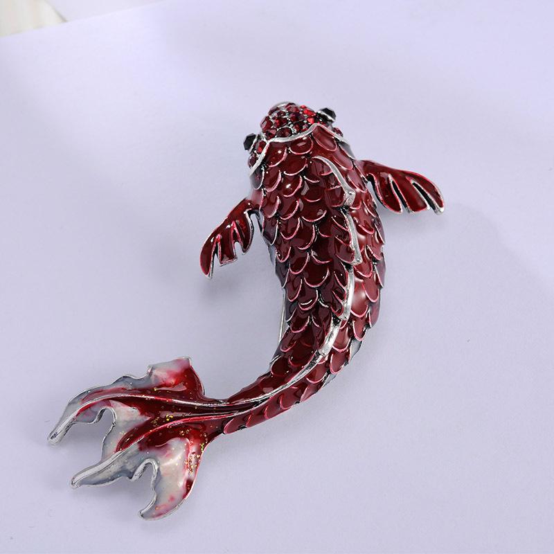 

Винтажная зеленая брошь-булавка в виде рыбы с кристаллами стразами, животное, серебристый тон