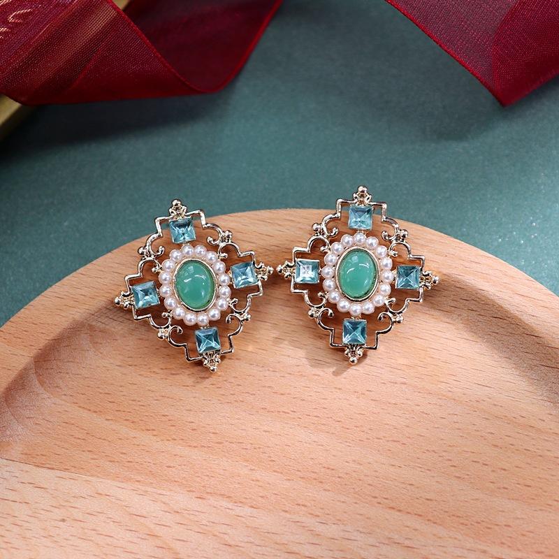 Vintage nostalgic S925 silver needle stud earrings femininity personality baroque court style earrings ear jewelry
