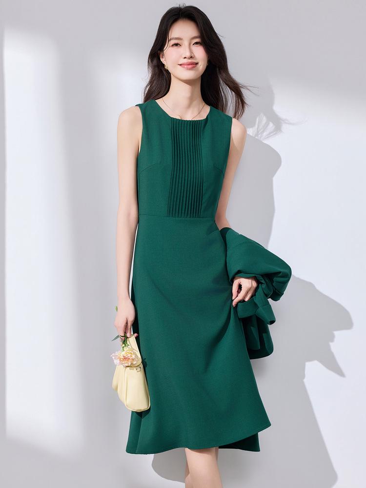 Black Sleeveless Cinched Waist Mid-Length Hepburn Style Dress