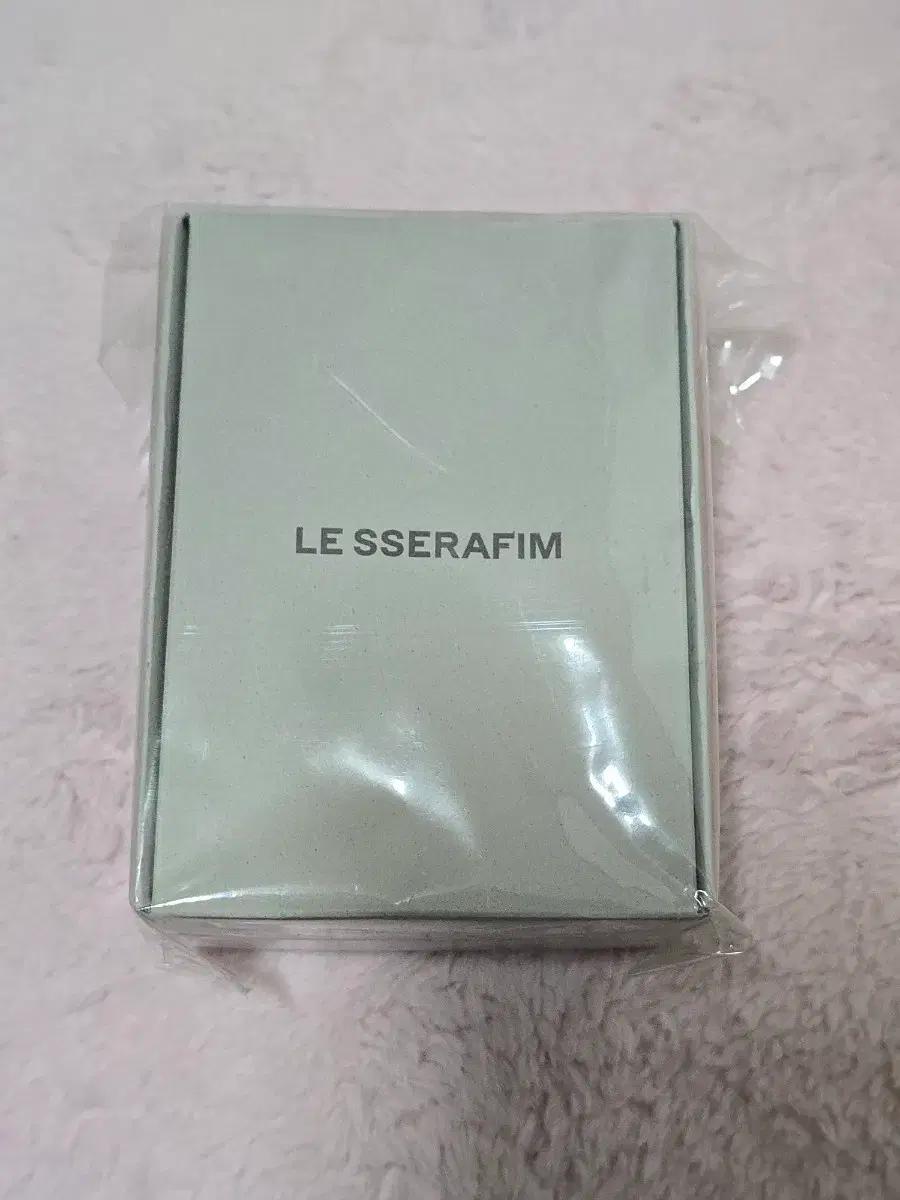 

LE SSERAFIM Hair Clip Unopened