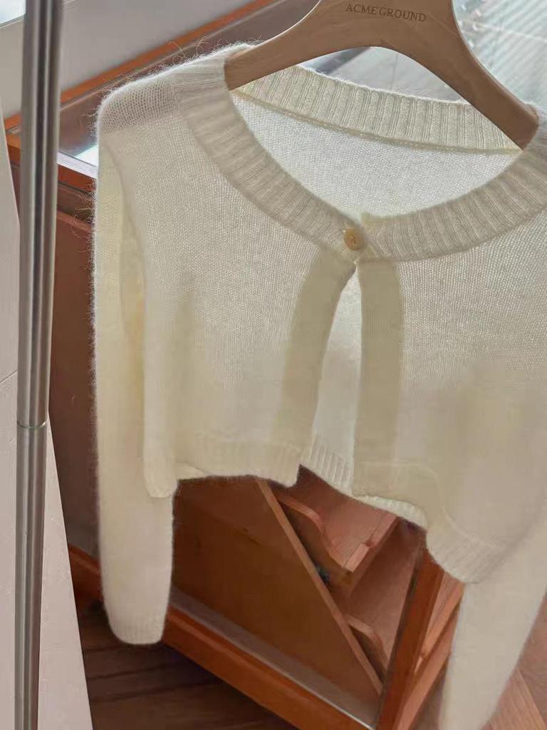Women's One-Button Loose Knitwear: Short High-Waisted Wool Cardigan with Long Sleeves and Round Neck for Autumn/Winter Fashion.