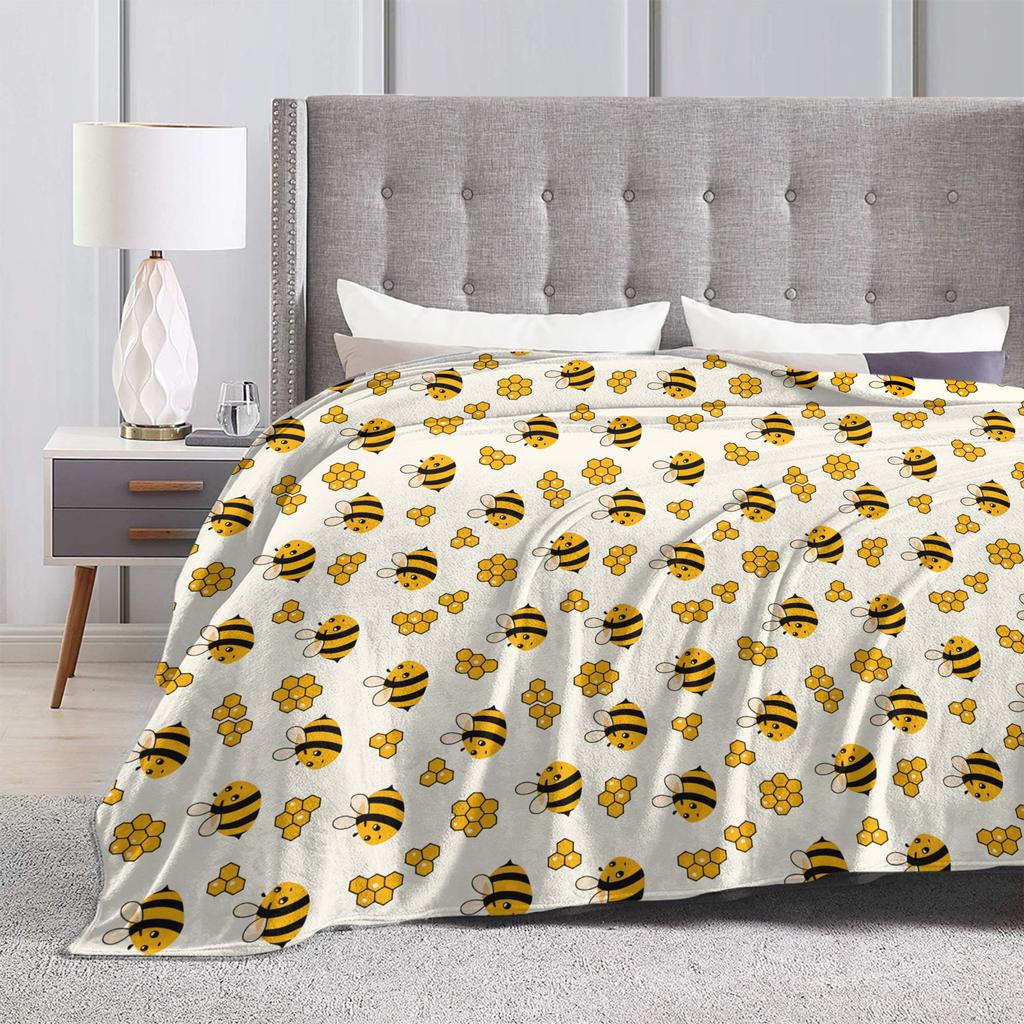 Bee in honeycomb and flowers Super Warm Blanket  Travel Plush Throw Blanket Pattern Outdoor Flannel Bedspread Sofa Bed Cover