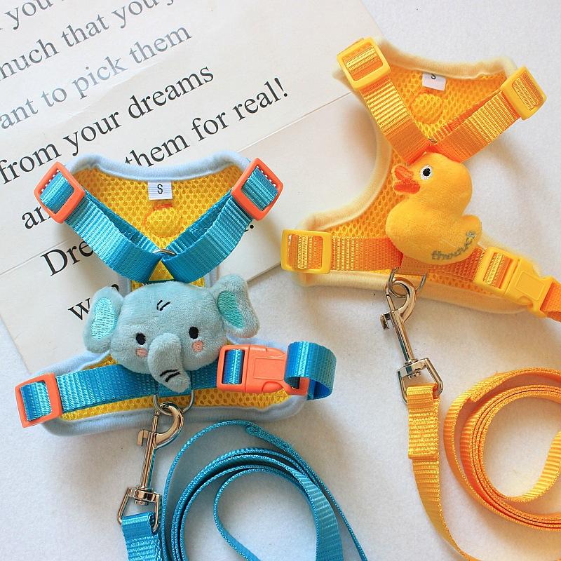 Universal pet traction for cats and dogs Essential cat supplies for walking pets on the chest and back Cute cartoon leash pet supplies
