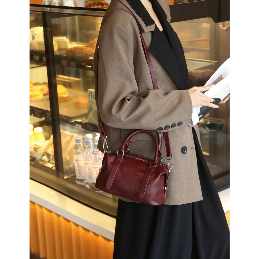 Cowhide Women, One Shoulder Diagonal Pillow Bag, Simple Fashion Bag, Genuine Leather.