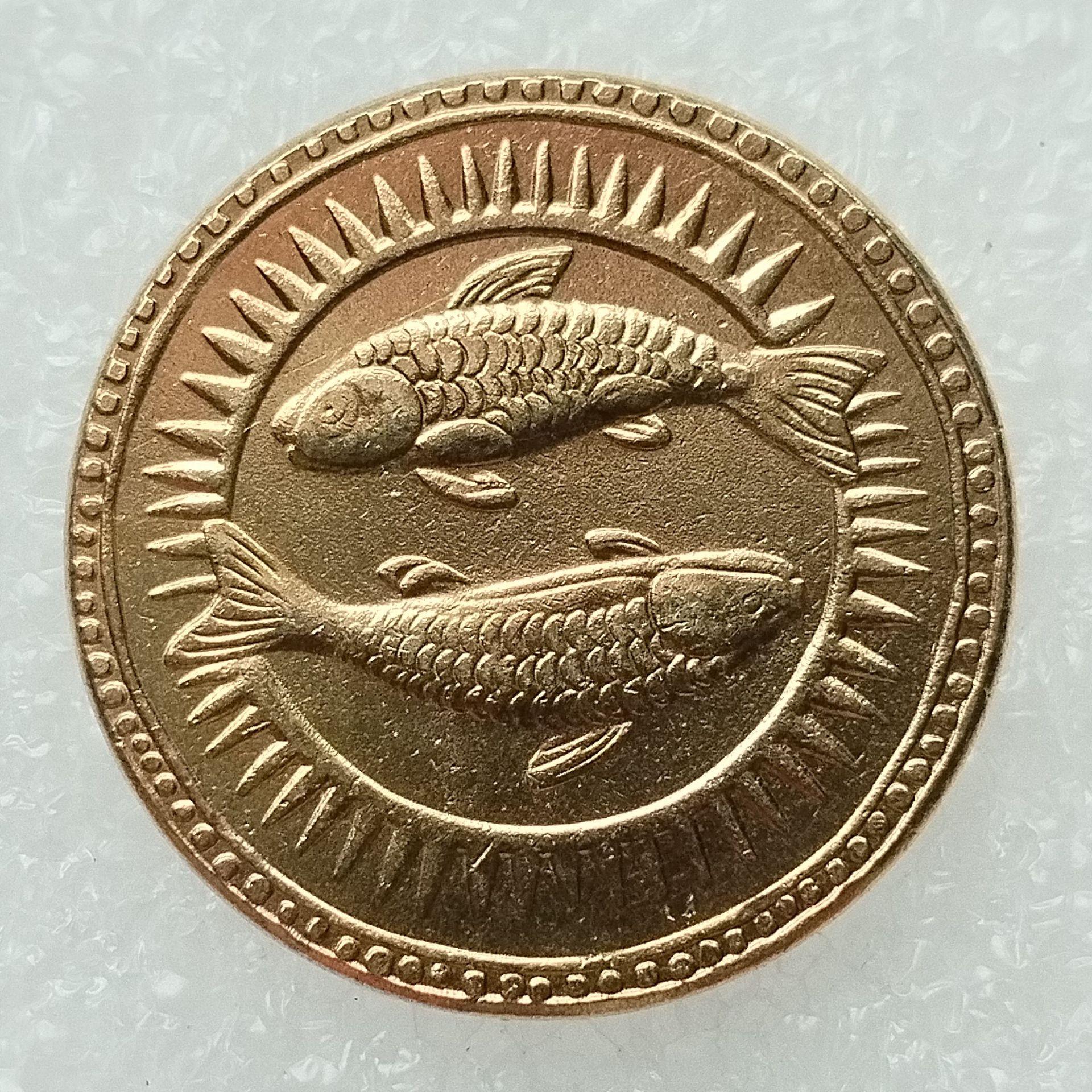 Antique crafts, Indian coins, copper gilded commemorative coins