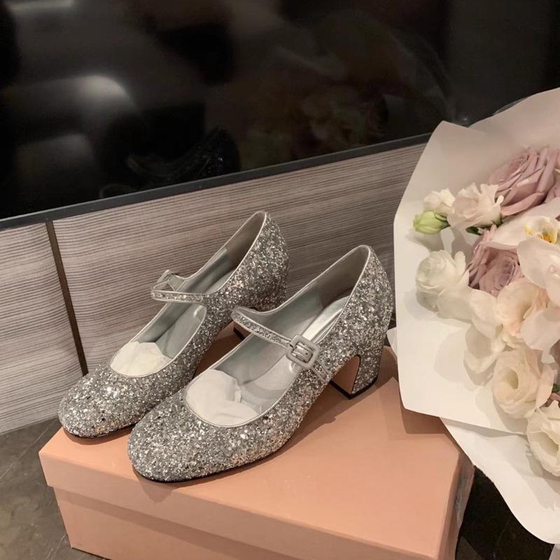 

Версия из телячьей кожи в пятне, Светская львица Miu~ Туфли Мэри Джейн с квадратной головкой и блестками на толстом каблуке, женские вечерние туфли, свадебные туфли 35 серебряный