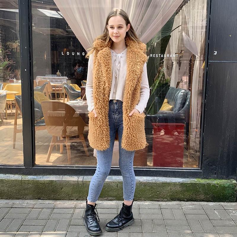 Womens Faux Fur Vest With Notched Lapel Retro Style Warm Outerwear Winter Student Fashion