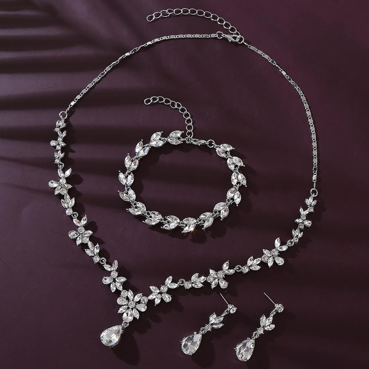 2026 European and American Retro Luxury Crystal Necklace Earrings Cover Chain Japanese and Korean Fashion Bride Wedding Dinner Accessories 45CM