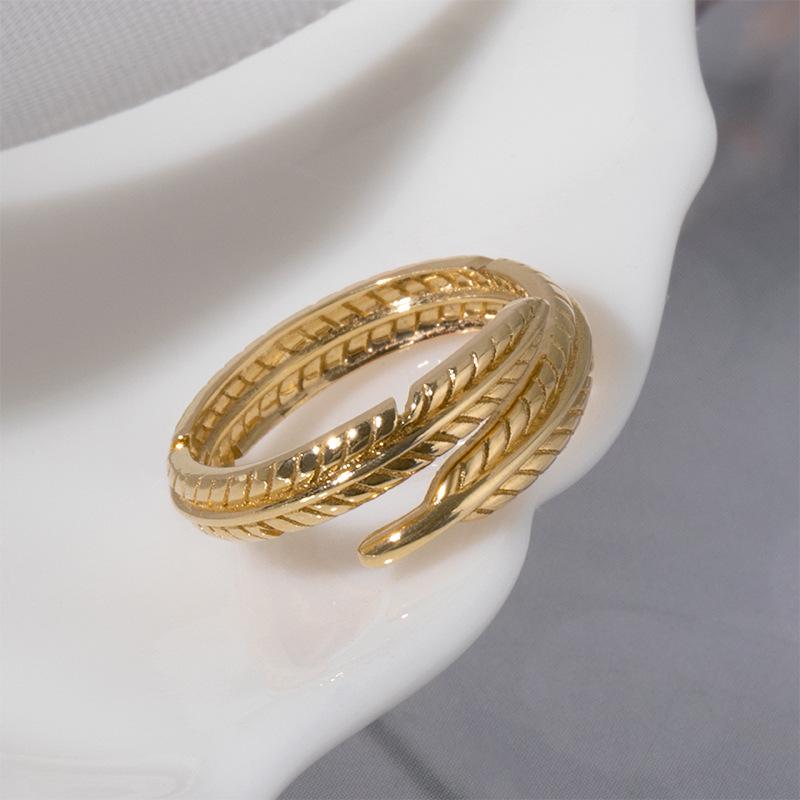 Elegant Retro Feather Ring: Gold-Plated s925 Sterling Silver for Women