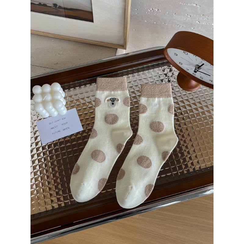 

Осенне-зимние трехмерные носки в горошек с милым мультяшным рисунком, универсальные носки до середины икры, плюшевые женские носки в горошек 1 pair молочный белый