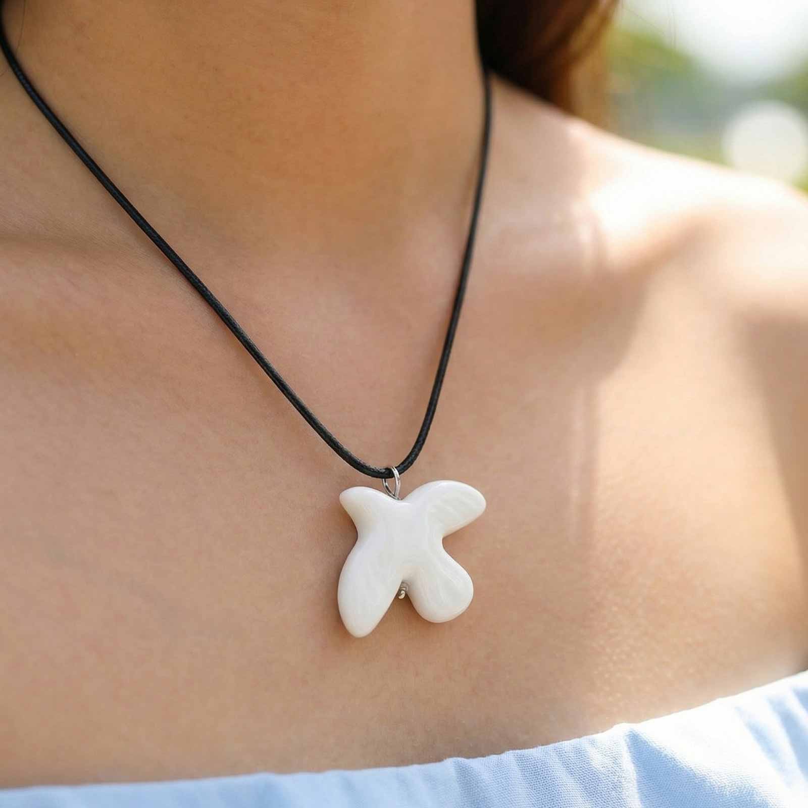 

Aesthetic Peace Dove Pendant Necklace Simple White Ceramic Trendy Long Rope Adjustable Ladies Versatile Fashion Jewelry