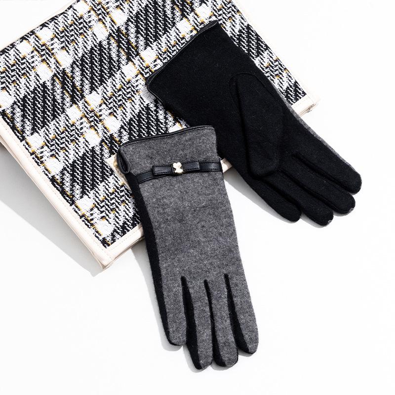 Woolen and Lambinie Gray black Women's Warm Gloves Fashionable Commuting and Business Warm Full Finger Gloves