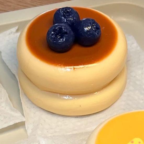 Stress Relief Souffle Squeeze Toy Slow Rising Blueberry Strawberry Cake Sensory Toy Portable Kids Adults Simulated Food Pinch Fidget Toy