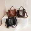 Handbag, Women's Retro Tote Bag, Large Capacity, Simple and Fashionable, Single Shoulder Commuting Bag, Textured Crossbody Bag
