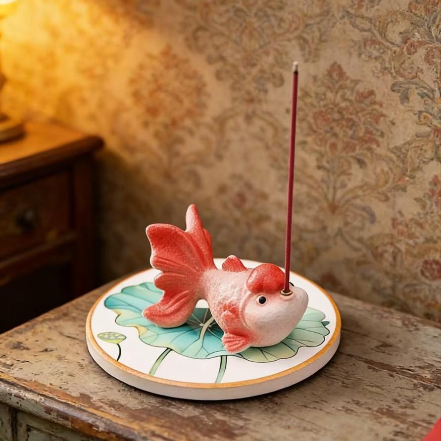 

Goldfish Incense Holder Gift Box: Perfect Aromatherapy and Deodorizing Ornament for Desk