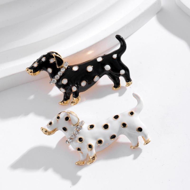 Tier-Anstecknadel aus Zinklegierung mit Tupfen-Hunde-Design für Mädchen und Frauen