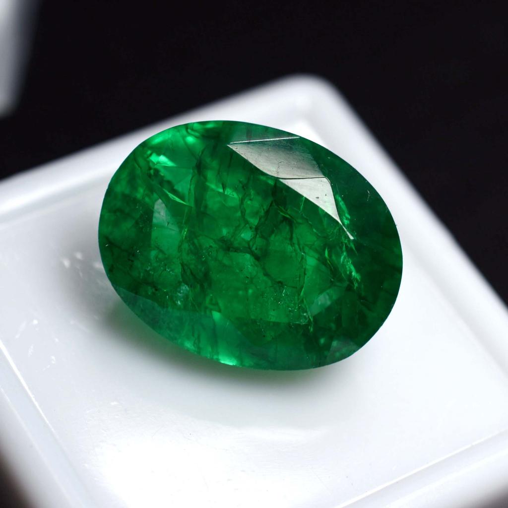 Oval Shape CERTIFIED 10.23 Ct Natural Emerald Green Loose Gemstone A-3198