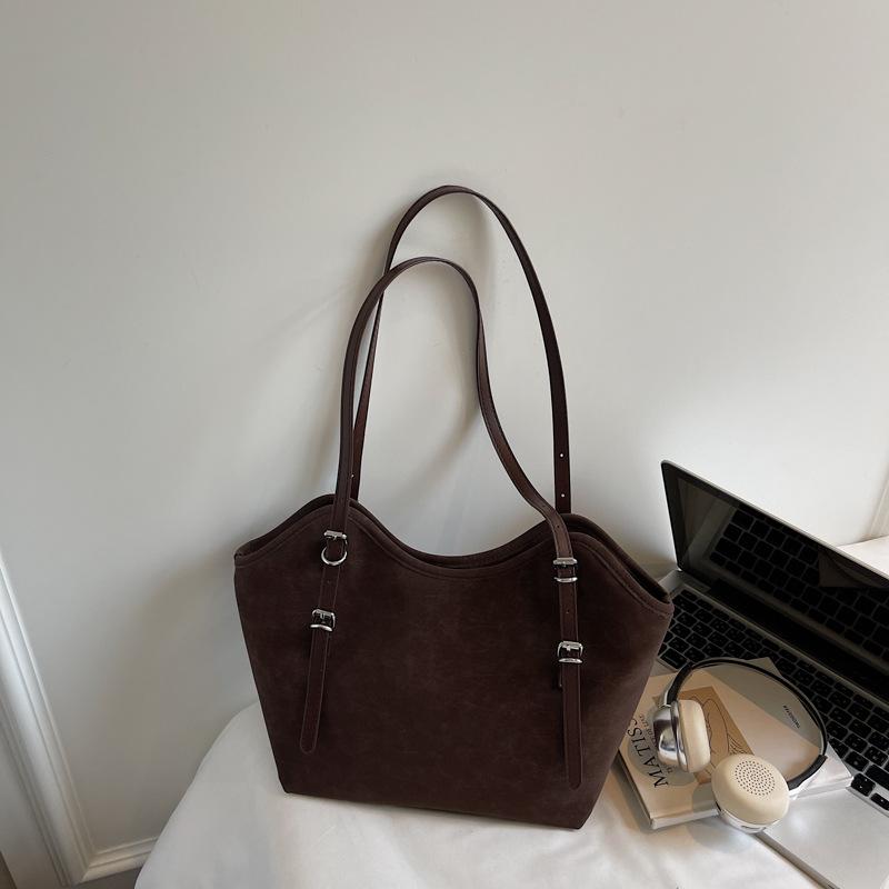 

2025 осень новая модная ретро сумка-тоут для поездок на работу большая вместимость сумка-мессенджер свободная зарубежная сумка на плечо темно-коричневого