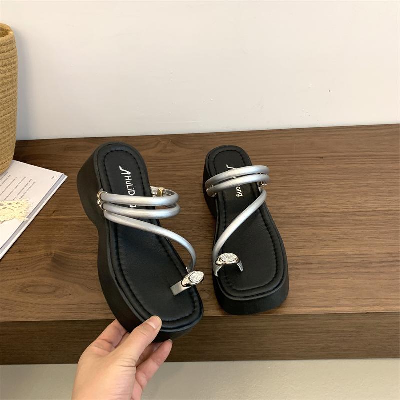 

Туфли на танкетке, туфли-маффины, лето 2025, новинка, верхняя одежда, перекрещенные ремешки, закрытый носок, крутые шлепанцы, женские, толстая подошва, квадратный носок, повседневная ленивая обувь 40 серебряный