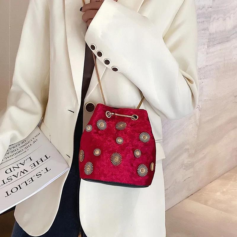 New Women's Shoulder Bags Bucket Bag Elegant Velvet Handbag Tote Crossbody Bag with Golden Chain Shoulder Strap