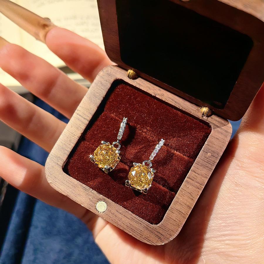 Classic Bull Head Star Anise Rose Cut Paraiba Pendant Necklace Colorful Diamond Stud Earrings Pink Diamond Ring Sea Blue Bracelet