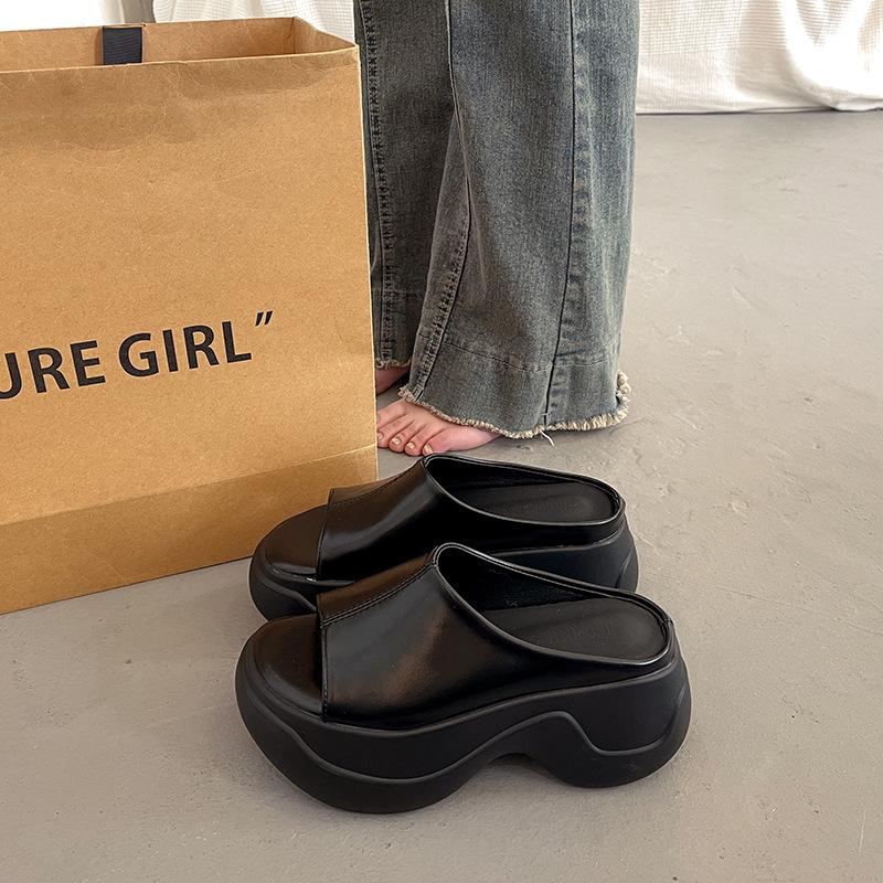 

Летние женские нарядные босоножки на танкетке с открытым носком — модные шлепанцы на платформе с высоким каблуком, уличные сандалии на массивной подошве для ношения с юбкой и выхода в свет 39 чёрный