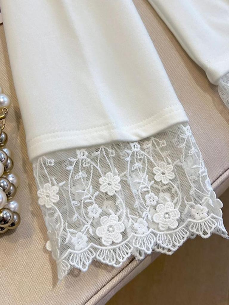 Women's European-Style White Long-Sleeve Lace Splicing T-Shirt, Mid-Length, Ideal for Autumn/Winter Layering or Standalone Wear, Covers Hips