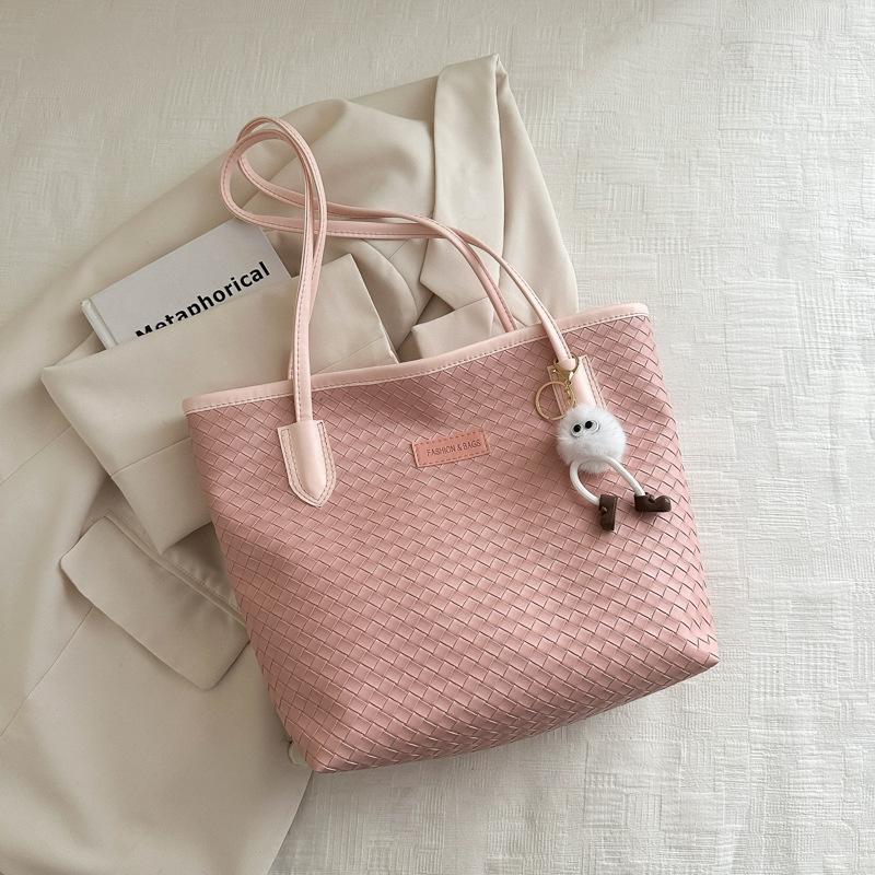 

Сумка большой вместимости женская 2025 новая нишевая рабочая сумка через плечо с чувством стиля сумка-тоут для занятий для студентки No pendant розовый