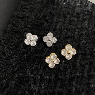 Glücksbringer Kleeblatt Goldbeschichtete Zirkonia Ohrstecker: Elegantes 925er Sterlingsilber, Luxuriöses und Exquisites Design