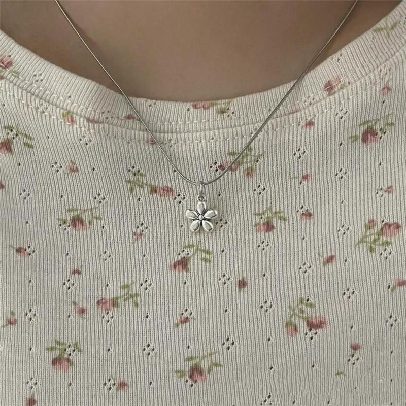 Light Senior Sense Temperament Necklace Fashionable Floral Pendant Necklace Exquisite Neckchains Party Jewelry for Women