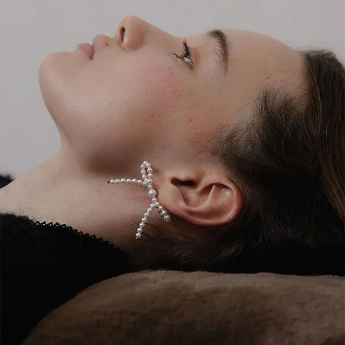 Minimal Pearl Ribbon Earrings (L244MER020)