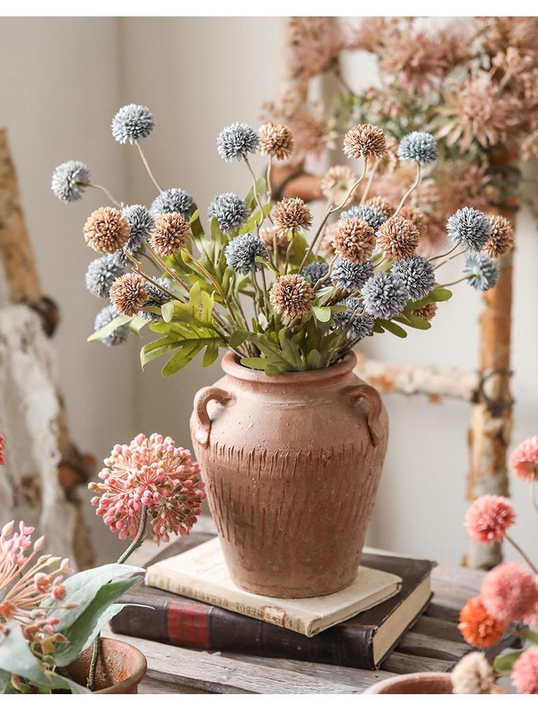 Handgefertigte rote Terrakotta-Vase im Wabi-Sabi-Stil mit doppelten Henkeln - Retro-Grobkeramik für Trockenblumen