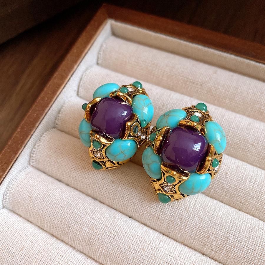 

Medieval vintage silver needle with diamonds resin oval earrings stud earrings court style earrings light luxury high sense earrings
