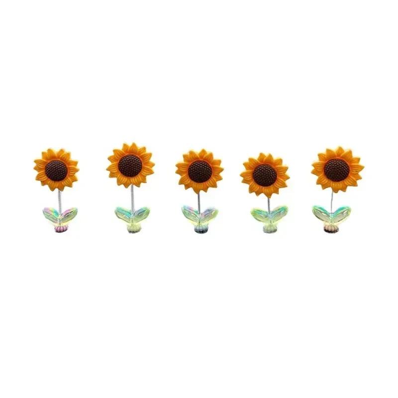 Creative Car Ornaments Shaking Head Cute Fresh Sunflower Center Console Rearview Mirror Ornaments Car Accessories Ladies Gifts