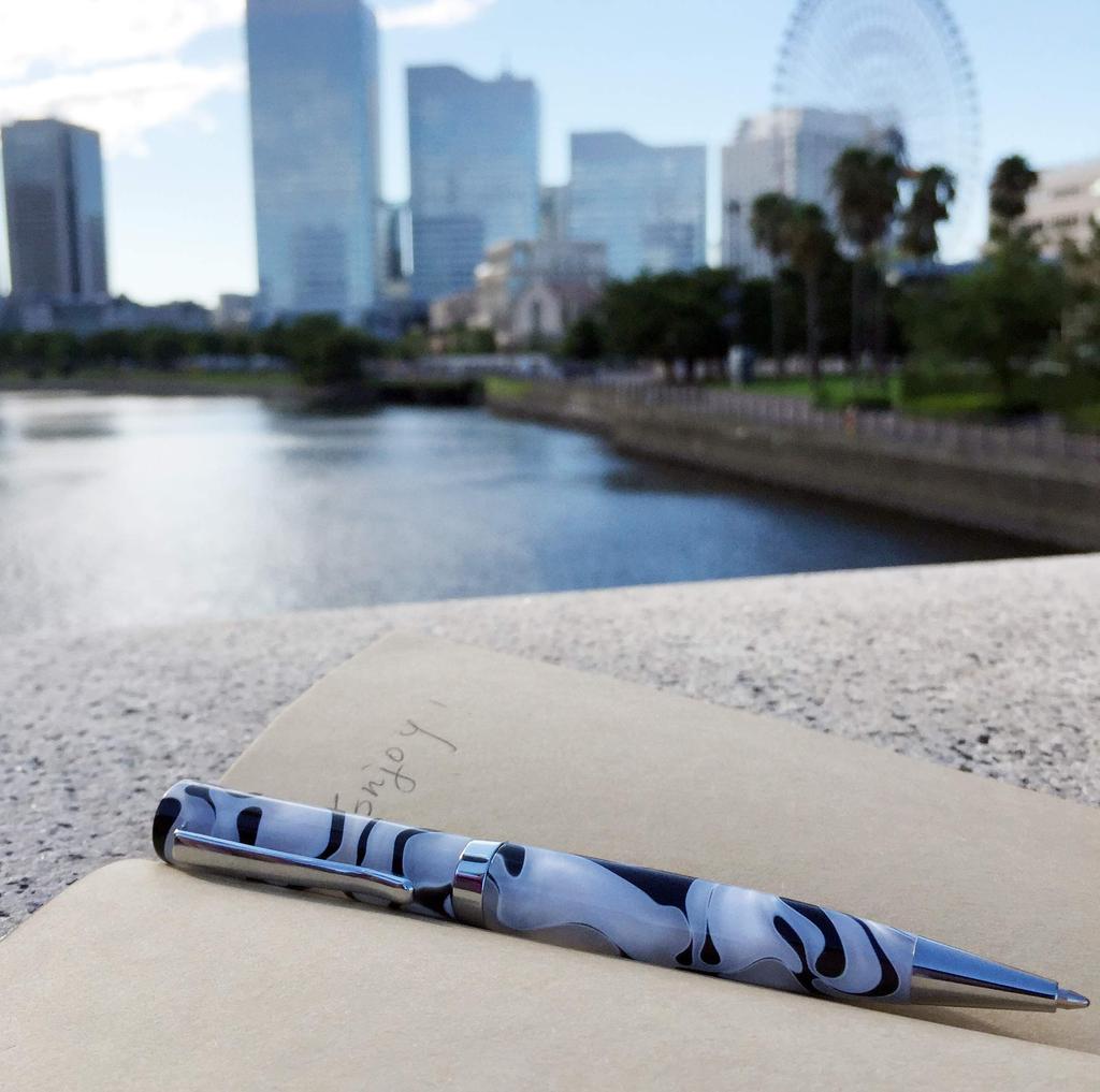 LACHIEVA LUX Čierna a biela akrylová guľôčková ceruzka Luxusný darček pre mužov a Pekná súprava pier pre pero. ženy. písanie.