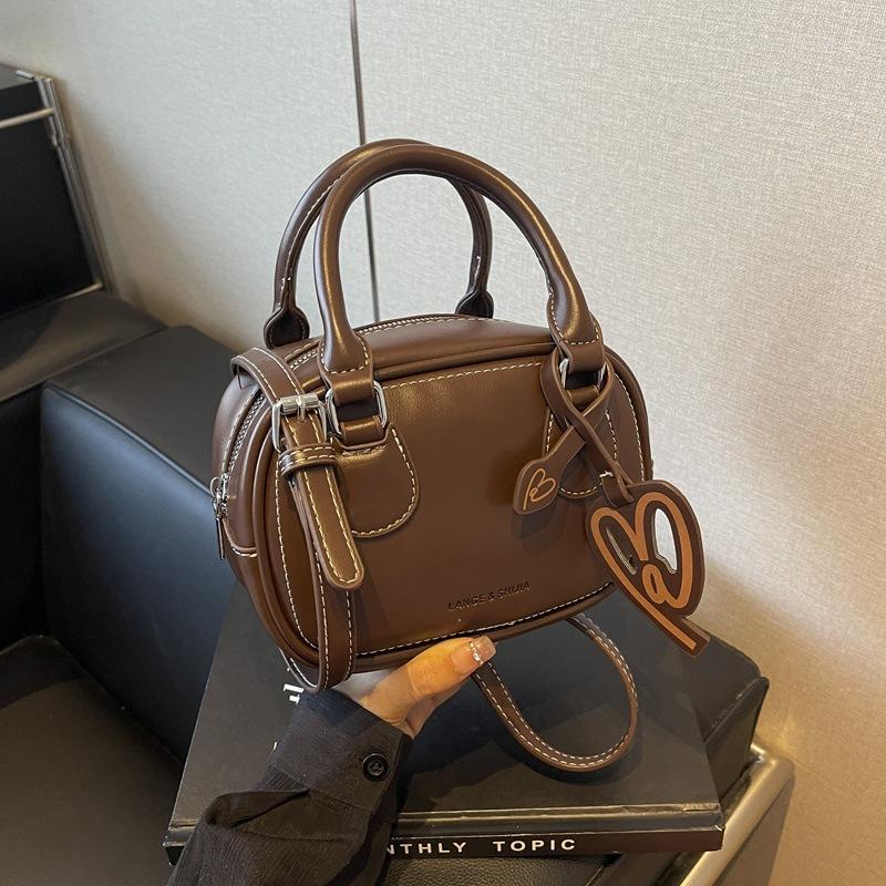 

Модна портативна сумка для боулінгу, універсальна невелика жіноча сумка в іноземному стилі, нова жіноча сумка на плече 2024 року, маленька сумка кавовий