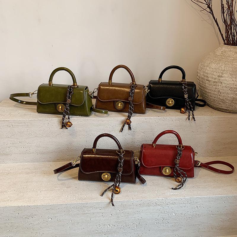 Retro High-end Hand Bag Women's Fashion Simple Casual Messenger Bag Winter New Niche Shoulder Women's Bag