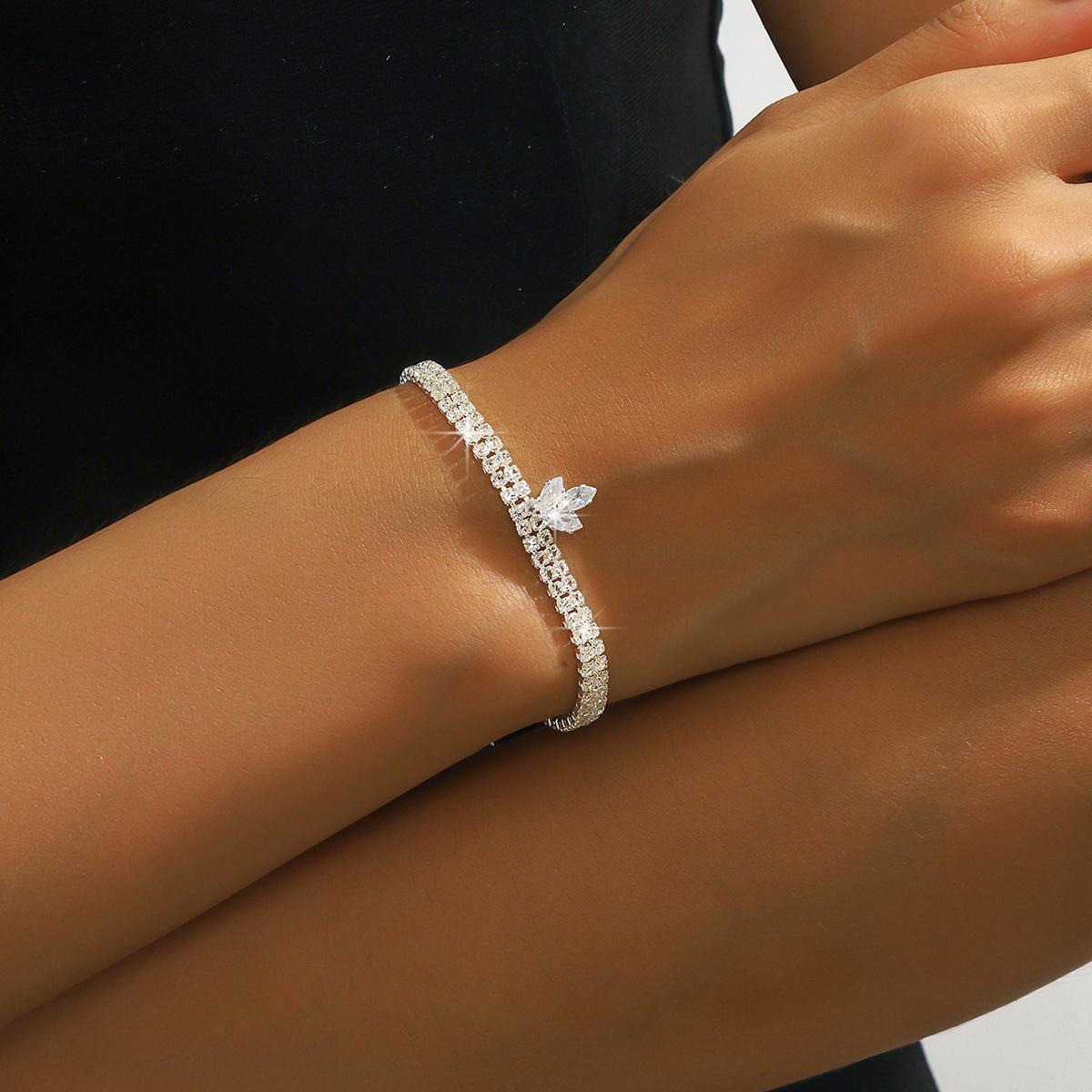 Комплект Ожерелье Серьги Браслет Модная Бижутерия Медь Циркон Высокий Стиль Свадебный Сезон Девушка