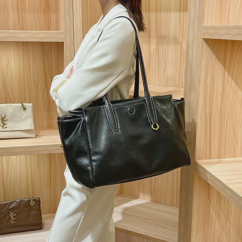 2024 Women's Retro Large-Capacity Travel Tote and Commuter Shoulder Bag