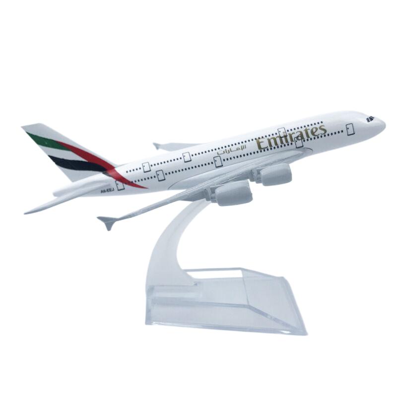 

Модель самолета Emirates 380 из сплава 16 см белый