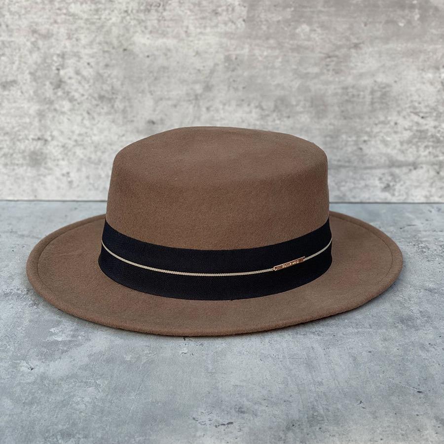 Simple And Fashionable Sticker, White Wool Woolen Flat Hat, Women'S Autumn And Winter Travel, Elegant Retro Wide-Brimmed Top Hat Shows Small Face