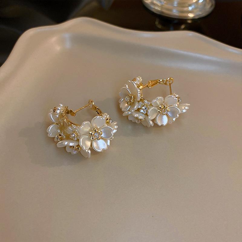 Silver Needle Resin Flower Tassel Earrings: Vintage, Versatile, Light Luxury Fashion Jewelry for Women