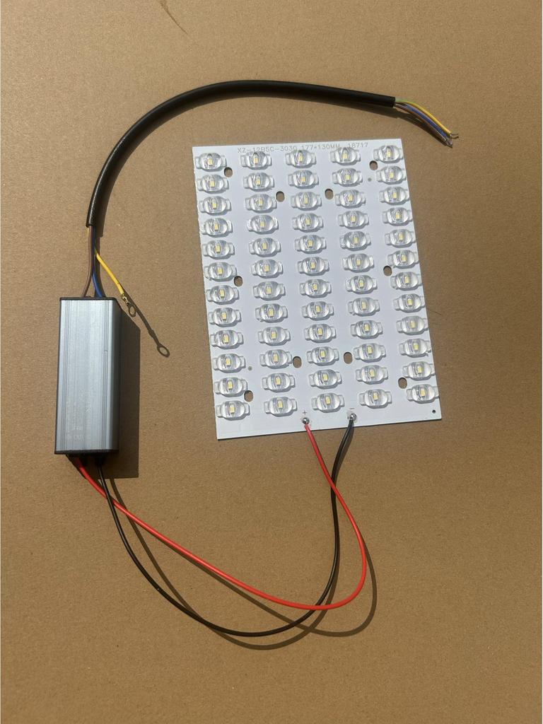 Wall-Mounted Cantilever Streetlight for Courtyard and Utility Pole