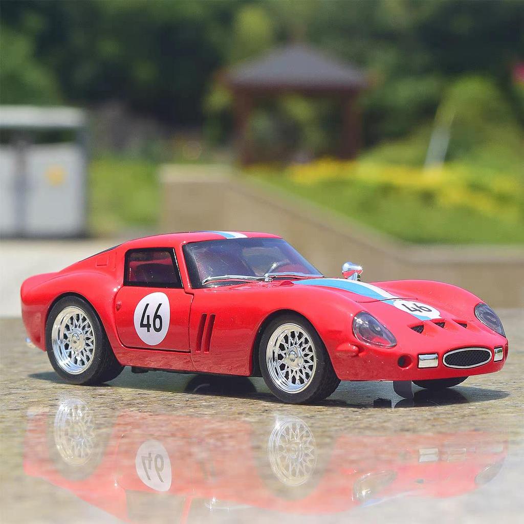 Ferrari 250 GTO 1962 Classic Supercar Simulation Diecast & Toy Vehicles Sounds & Light Pull Back Car 1:32 Alloy Model Birthday Gifts
