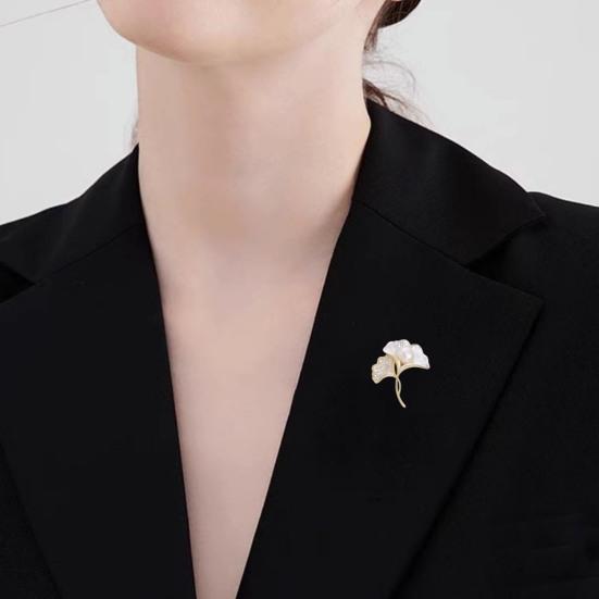 Ginkgo Leaf Brooch Elegant Faux Pearl Lapel Pin Rhinestone Leaf Brooch Pin for Women Coats Shirts Scarves Shawls Bags