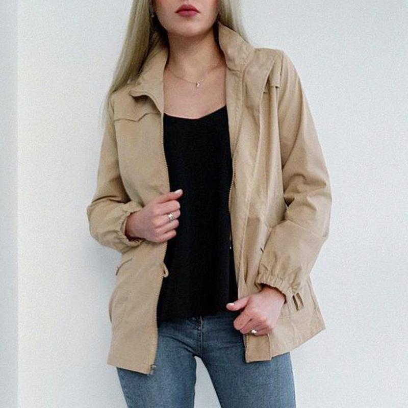 Легкий тренч цвета хаки в рабочем стиле — это двухслойное пальто для женщин весной — фото 4